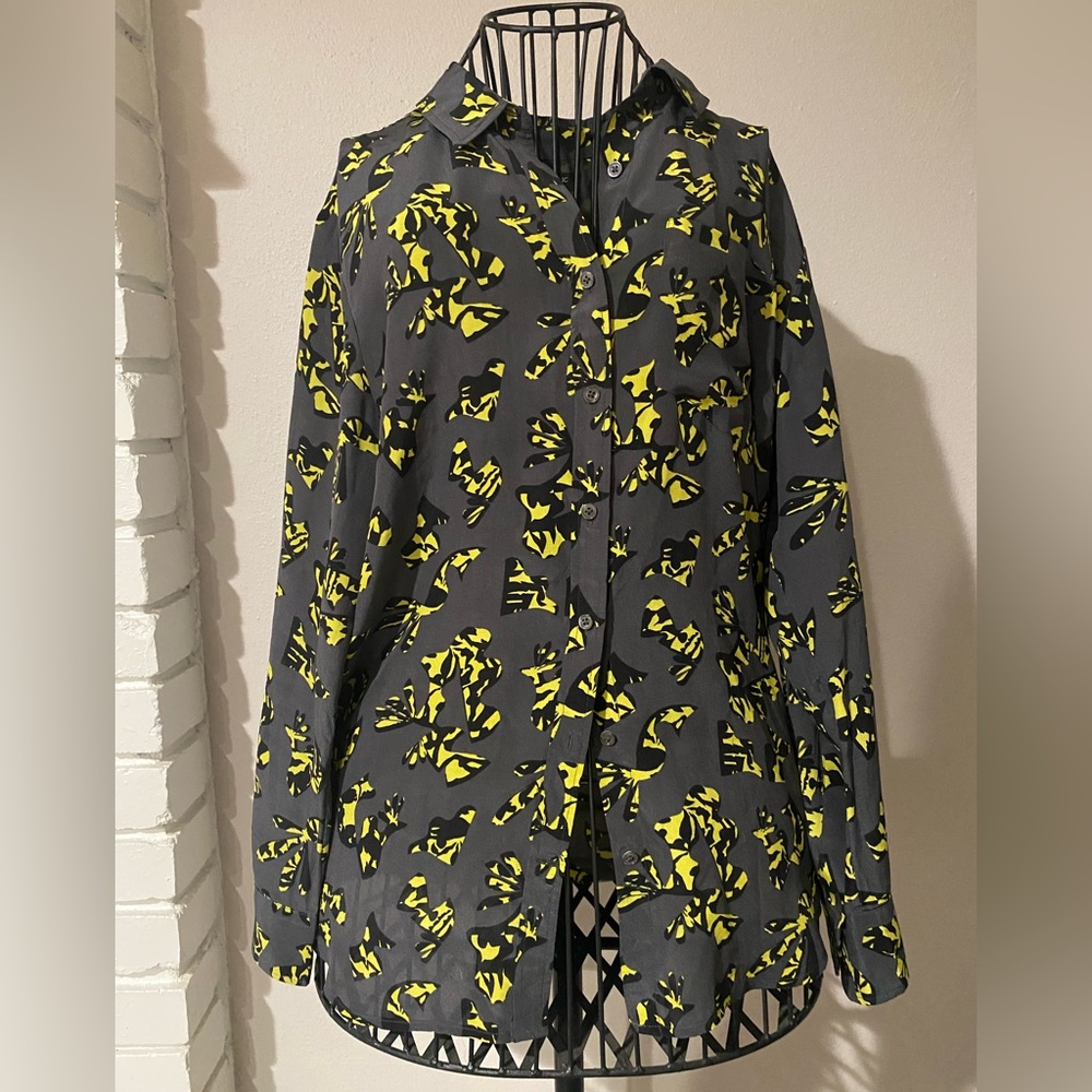 Banana Republic 100% silk button up in fabulous print - Petite Small